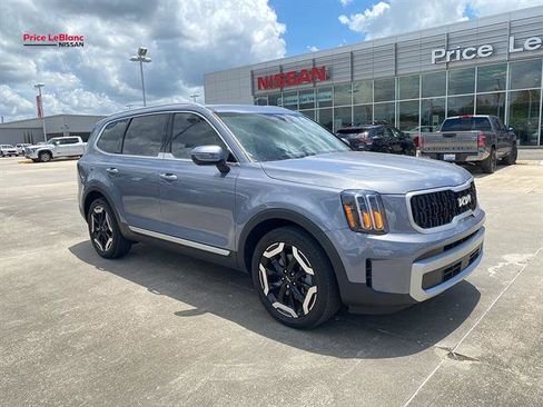 Used 2024 Kia Telluride EX w/ EX Captain's Chair Package FWD image 1