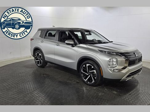 Used 2022 Mitsubishi Outlander SE AWD/4WD image 1
