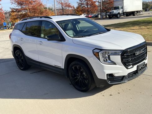 Used 2022 GMC Terrain SLT w/ Elevation Edition image 2