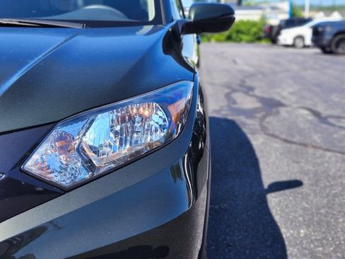 Used 2018 Honda HR-V EX image 10