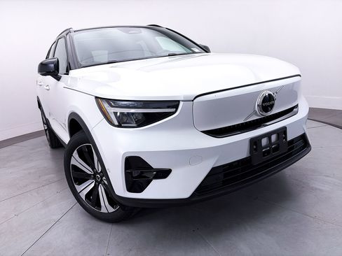 Used 2023 Volvo XC40 Recharge Plus AWD/4WD image 3