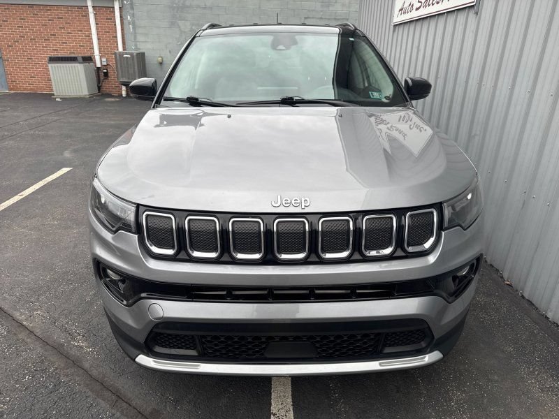 Used 2022 Jeep Compass Limited AWD/4WD image 2