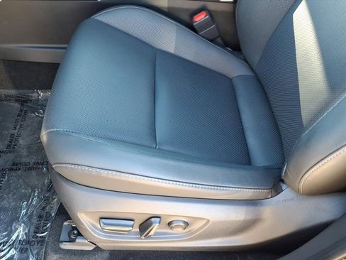 Used 2025 Toyota Crown Signia image 16