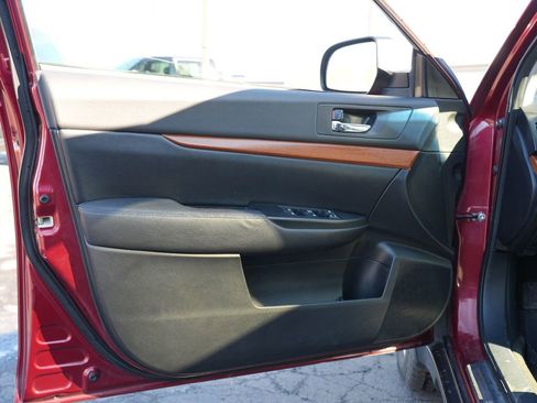 Used 2014 Subaru Outback 2.5i Limited w/ Moonroof Package AWD/4WD image 14