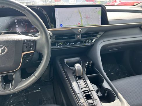 Used 2025 Toyota Crown Platinum AWD/4WD image 18