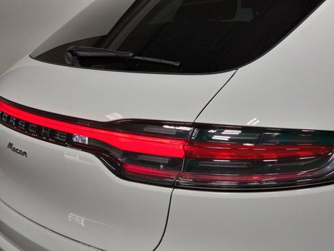 Certified 2025 Porsche Macan image 30