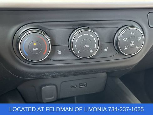 Certified 2024 Chevrolet Trax RS w/ Sunroof Package FWD image 16