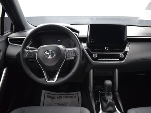 Used 2024 Toyota Corolla Cross SE image 14