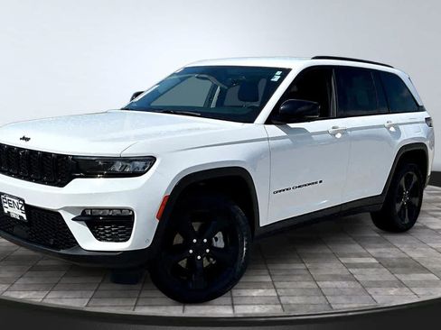 Used 2023 Jeep Grand Cherokee Limited w/ Luxury Tech Group II AWD/4WD image 1