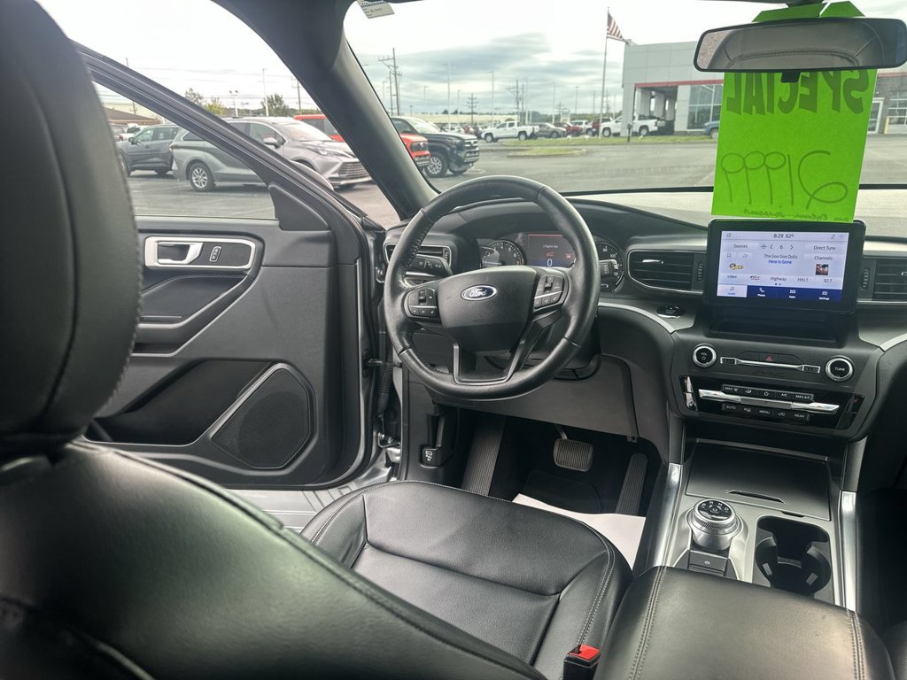 Used 2020 Ford Explorer XLT w/ Equipment Group 202A AWD/4WD image 15