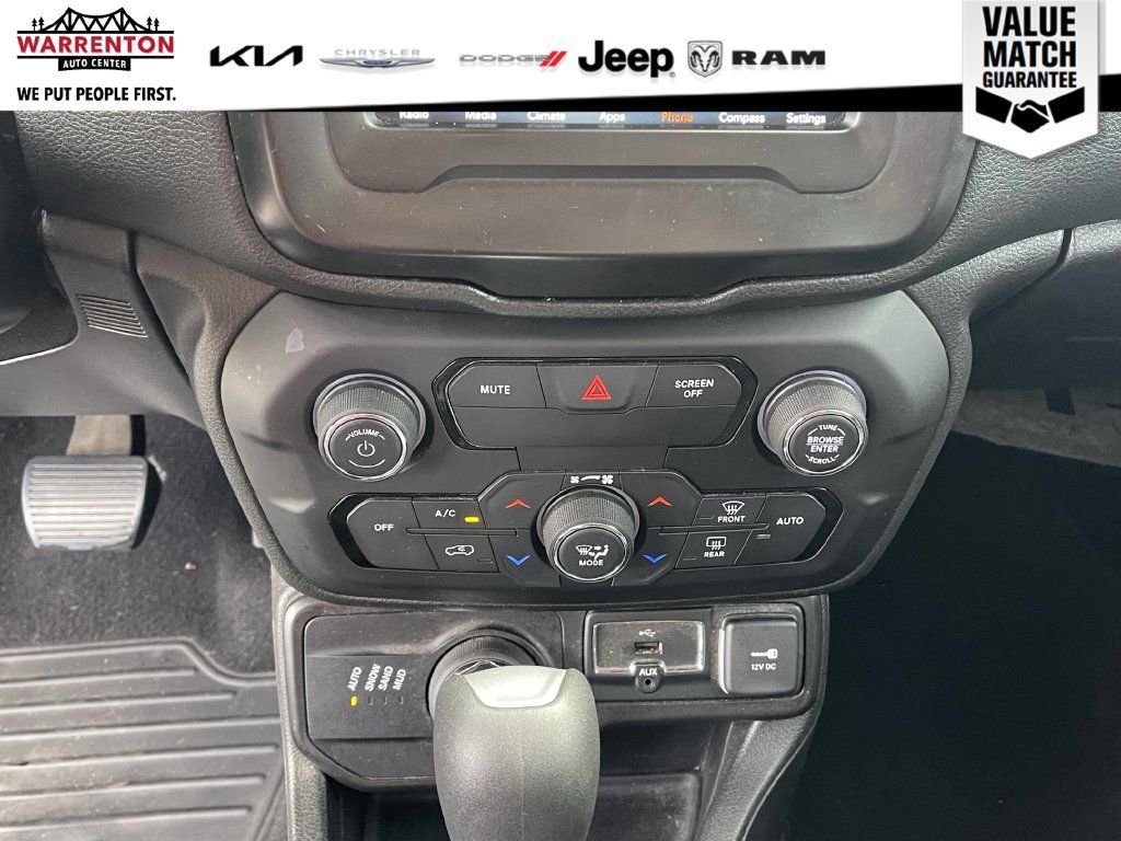 Used 2018 Jeep Renegade Latitude AWD/4WD image 24