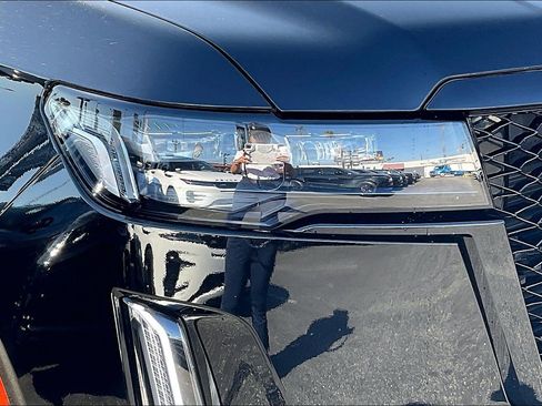 Used 2023 Cadillac Escalade Sport Platinum AWD/4WD image 25