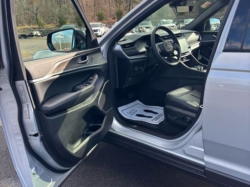 New 2026 Jeep Grand Cherokee L Limited image 8