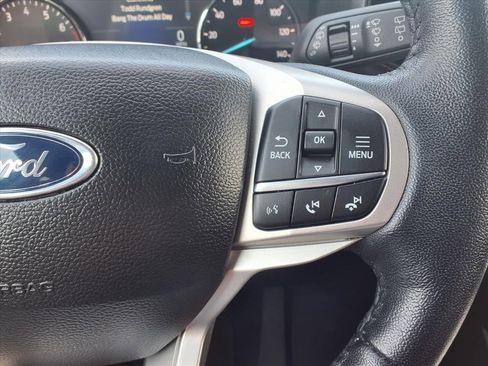 Used 2023 Ford Explorer XLT image 18
