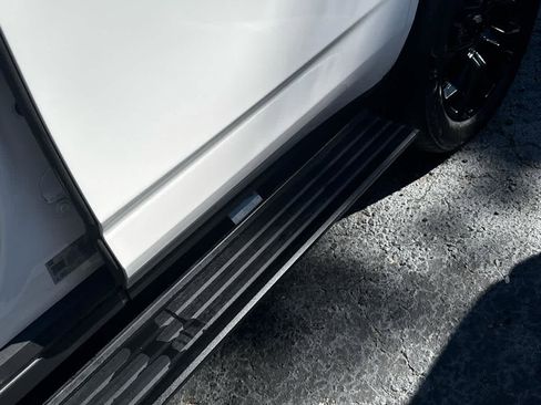 Used 2024 Chevrolet Tahoe High Country image 32