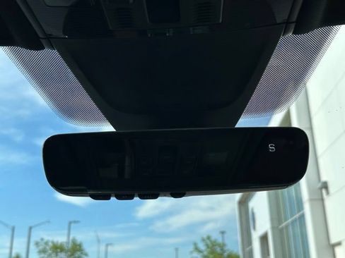 Certified 2022 Volkswagen Tiguan SE R-Line FWD image 37