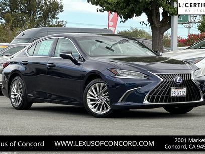 Used 2022 Lexus ES 300h w/ Luxury Package