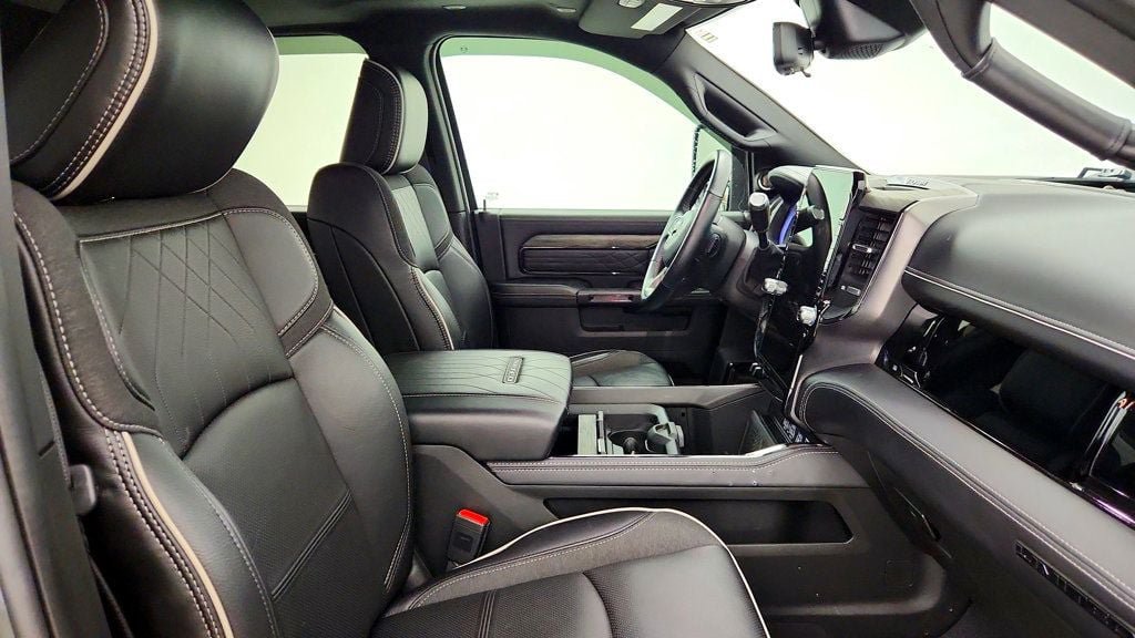 Used 2025 RAM 2500 Limited AWD/4WD image 25
