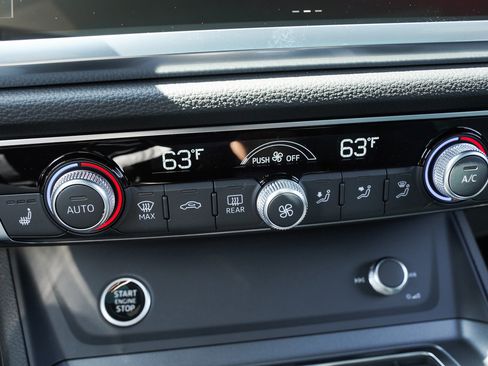 New 2025 Audi Q3 2.0T Premium image 16