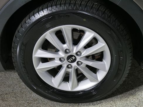 Used 2019 Kia Sorento LX AWD/4WD image 15