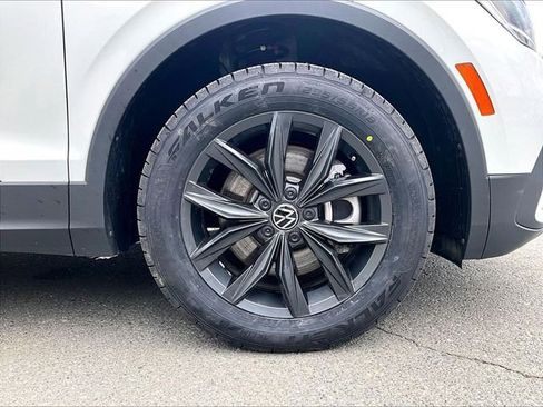 Used 2024 Volkswagen Tiguan SE image 9