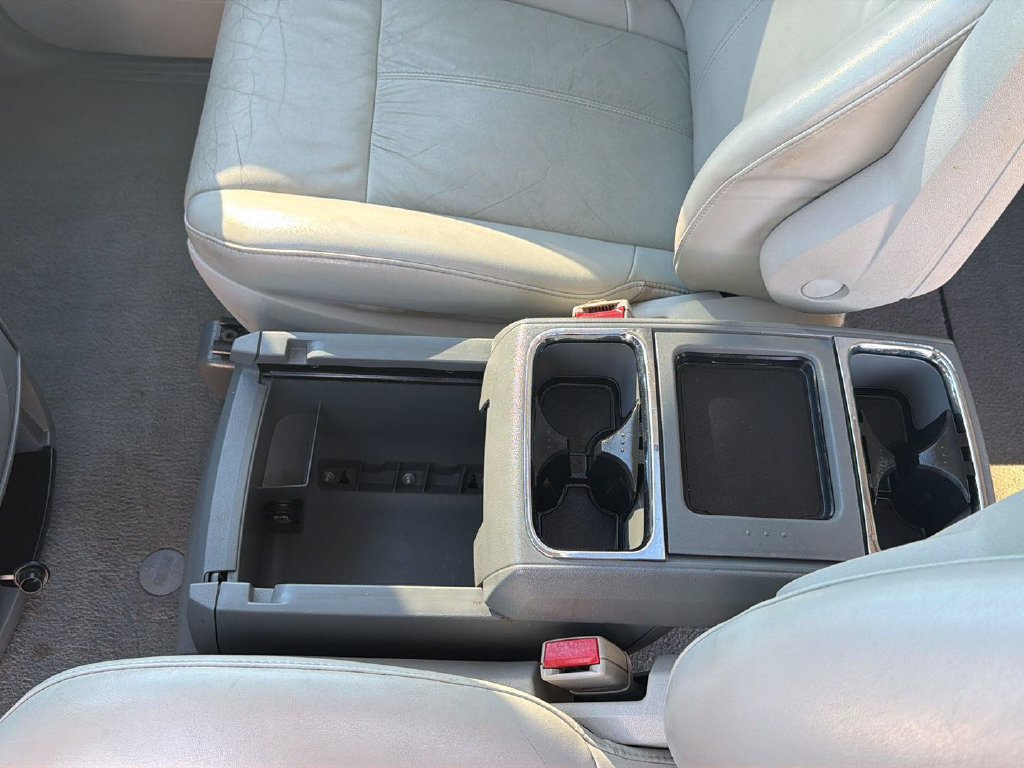 Used 2010 Chrysler Town & Country Limited w/ Entertainment Group #3 FWD image 24