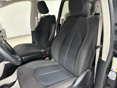 Used 2020 Chrysler Voyager LX FWD image 15