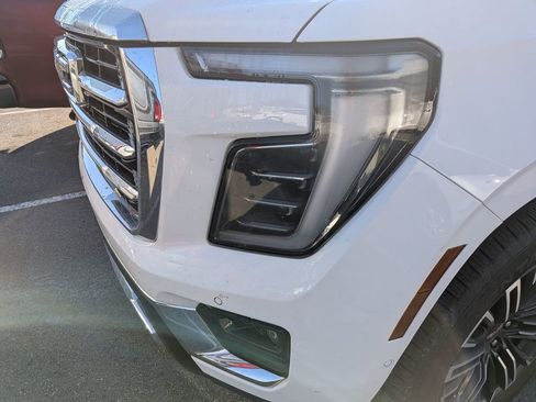 Certified 2025 GMC Yukon XL Elevation image 2