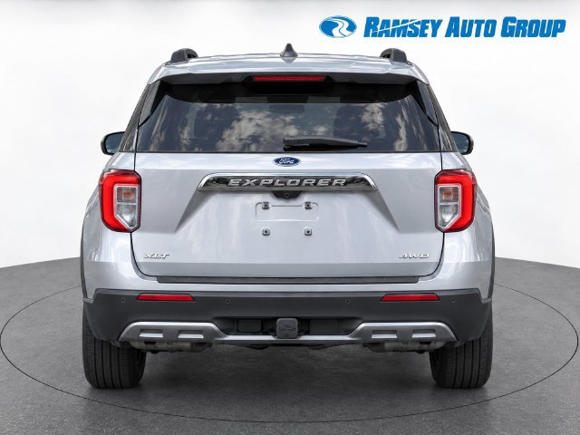 Used 2021 Ford Explorer XLT w/ Equipment Group 202A AWD/4WD image 4
