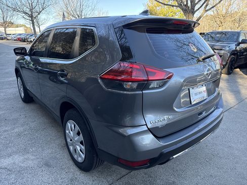 Used 2017 Nissan Rogue S image 5