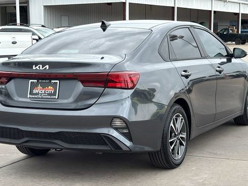 Used 2022 Kia Forte LXS w/ LXS Technology Package FWD image 5