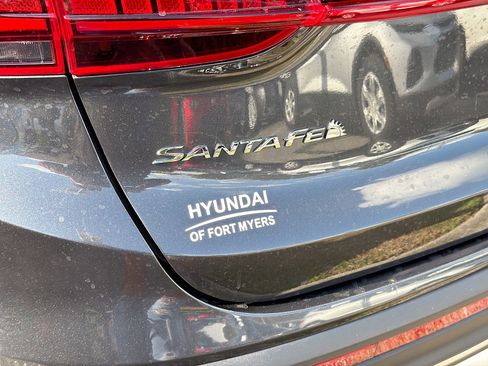 Used 2021 Hyundai Santa Fe SEL w/ Convenience Package image 11