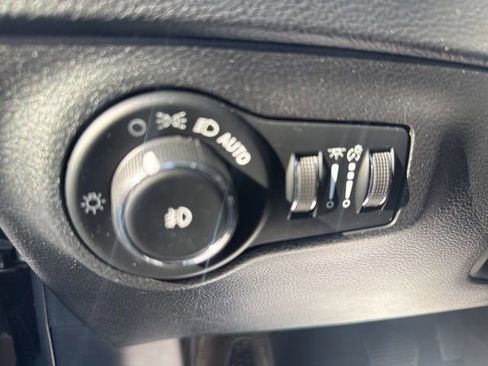 Used 2019 Jeep Compass Limited AWD/4WD image 16