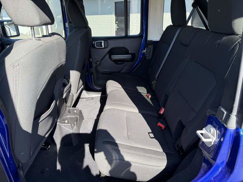 Used 2018 Jeep Wrangler Unlimited Sport image 13