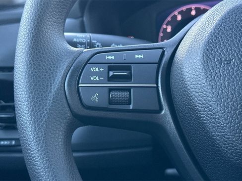 Certified 2025 Honda Accord LX image 25