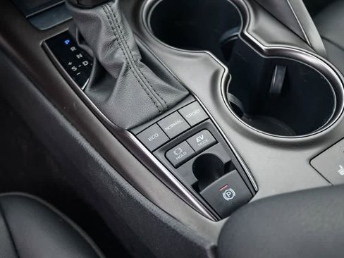 Used 2023 Toyota Camry SE w/ Cold Weather Package image 20