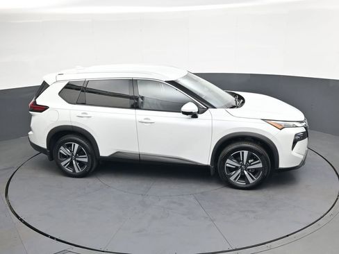 Used 2024 Nissan Rogue SL FWD image 35