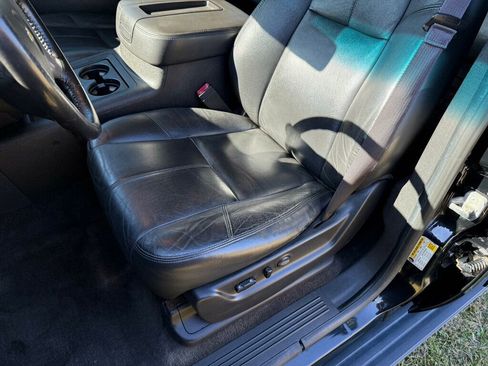 Used 2014 Chevrolet Suburban LT w/ Luxury Package image 21