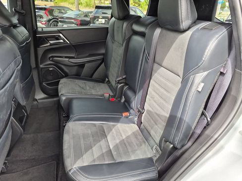 Used 2025 Mitsubishi Outlander SE AWD/4WD image 28