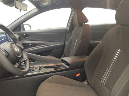 Used 2025 Hyundai Elantra Sport FWD image 17
