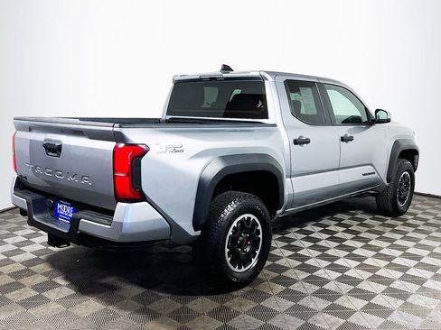 Used 2025 Toyota Tacoma TRD Off-Road AWD/4WD image 8