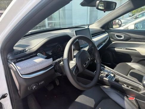 Used 2024 Jeep Compass Latitude AWD/4WD image 12