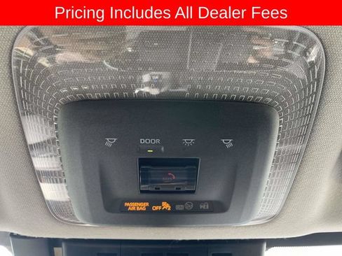 Used 2024 Toyota Prius XLE FWD image 32