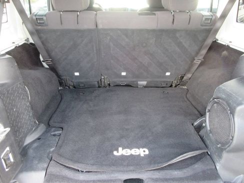 Used 2014 Jeep Wrangler Unlimited Sahara w/ Dual Top Group AWD/4WD image 13