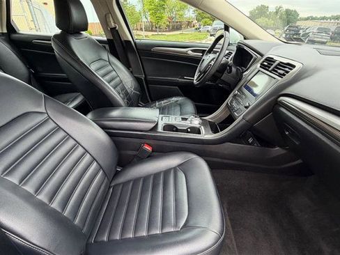 Used 2020 Ford Fusion SEL FWD image 22