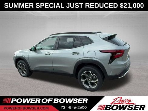 Used 2024 Chevrolet Trax LT w/ Driver Confidence Package FWD image 6