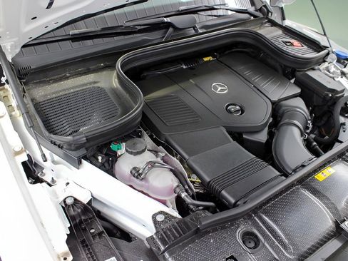 Used 2025 Mercedes-Benz GLE 450e 4MATIC image 32