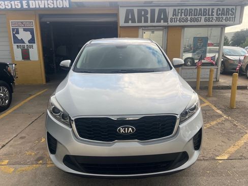 Used 2020 Kia Sorento L FWD image 2
