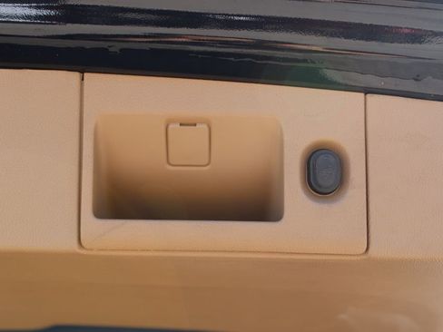 Used 2020 Cadillac Escalade Platinum w/ Escalade Sport Edition image 9