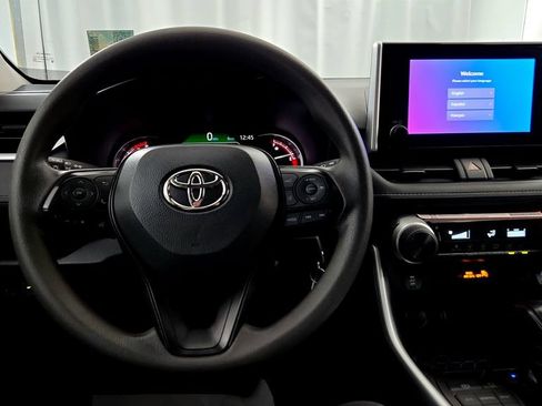 Used 2025 Toyota RAV4 LE AWD/4WD image 27